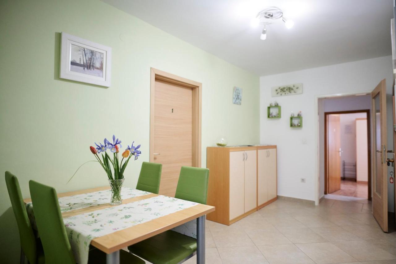 Guesthouse Villa Galovic เบรอเซส ภายนอก รูปภาพ