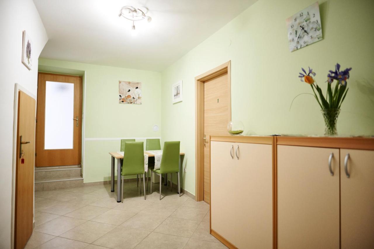 Guesthouse Villa Galovic เบรอเซส ภายนอก รูปภาพ