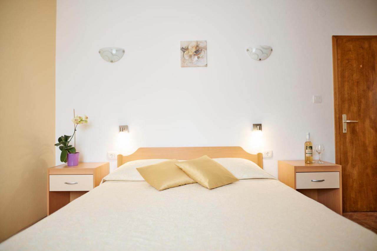 Guesthouse Villa Galovic เบรอเซส ห้อง รูปภาพ
