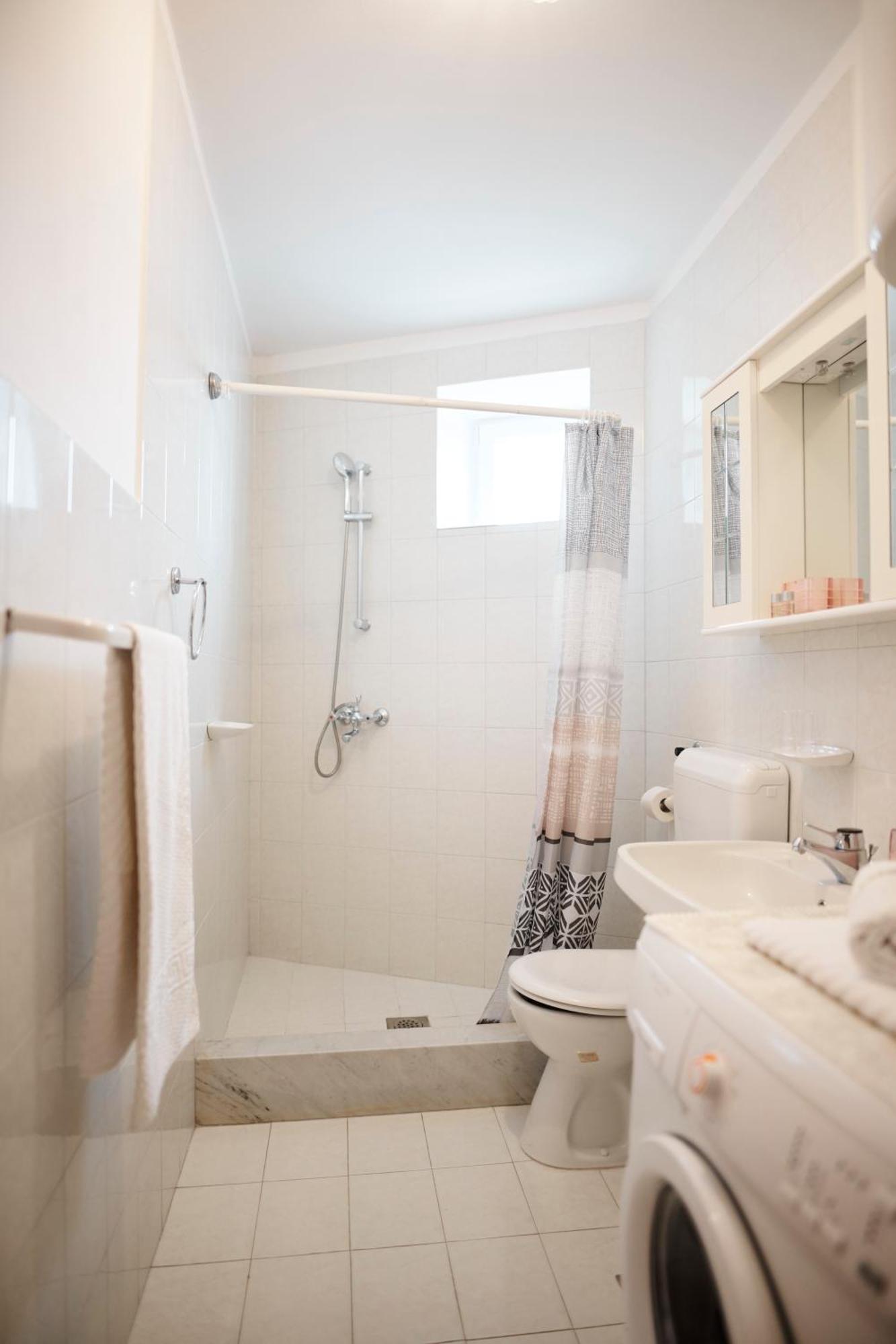 Guesthouse Villa Galovic เบรอเซส ห้อง รูปภาพ