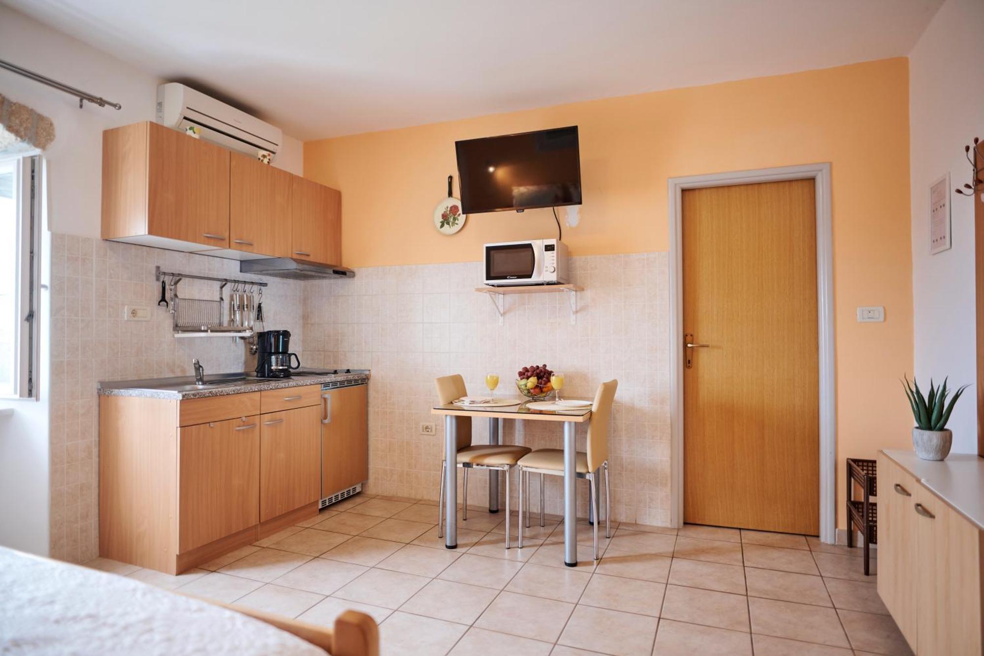 Guesthouse Villa Galovic เบรอเซส ห้อง รูปภาพ
